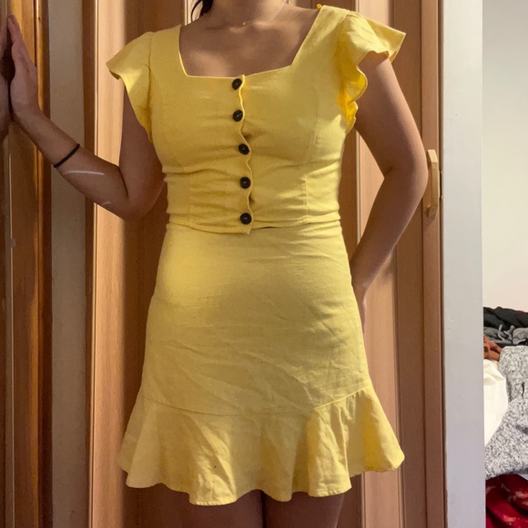 She + Sky Yellow Set - Picture 4 of 4